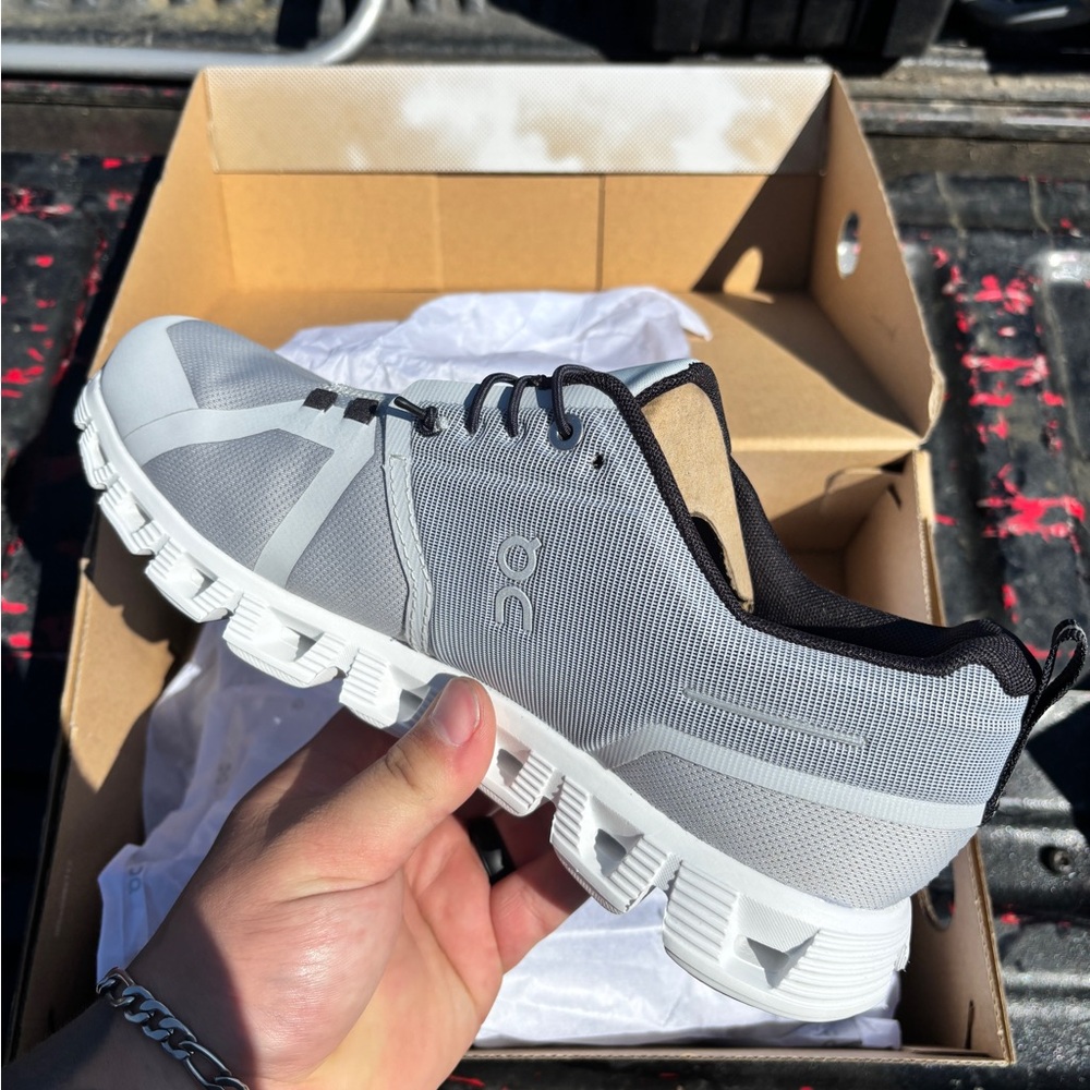 On Cloud womens
